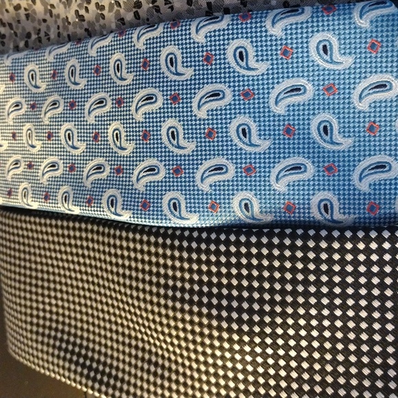 Bundle of Silk Neckties SOLD!!!!!! SOLD - Picture 4 of 9